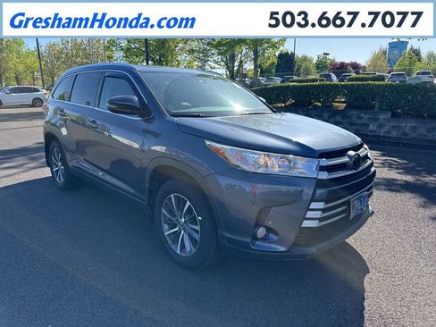 Used 2017 Toyota Highlander XLE AWD/4WD image 1