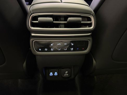 Used 2025 Genesis GV80 3.5T Prestige image 17