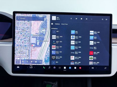 Used 2022 Tesla Model X image 21