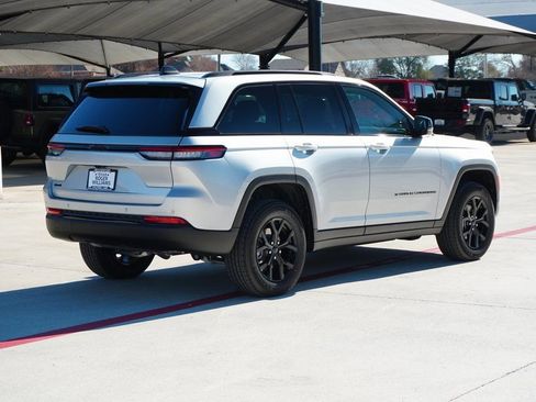 New 2025 Jeep Grand Cherokee Altitude AWD/4WD image 4