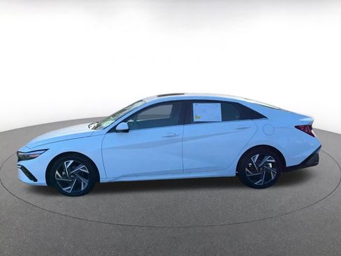 Used 2025 Hyundai Elantra SEL image 9