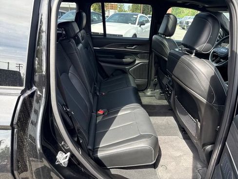 New 2025 Jeep Grand Cherokee Overland AWD/4WD image 10