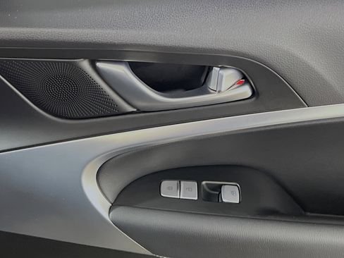 Used 2023 Genesis G70 2.0T image 32