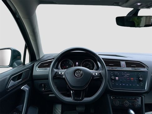 Used 2021 Volkswagen Tiguan SE w/ Panoramic Sunroof Package image 23