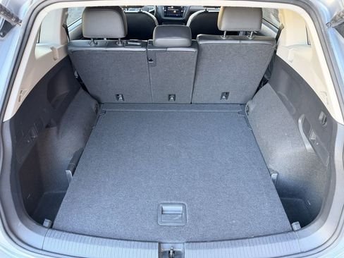 Used 2024 Volkswagen Tiguan SE image 11