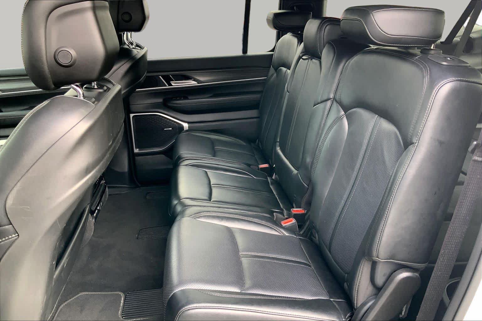 Used 2024 Jeep Wagoneer L Series III w/ Flexible Seating Group AWD/4WD image 19