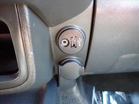 Used 2017 Nissan Frontier SV RWD image 19
