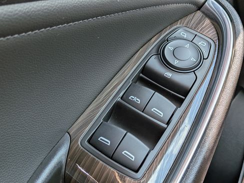 Used 2021 Chevrolet Malibu Premier FWD image 23