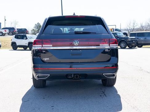 Certified 2025 Volkswagen Atlas SE image 5