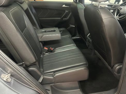 Used 2022 Volkswagen Tiguan SE R-Line image 17
