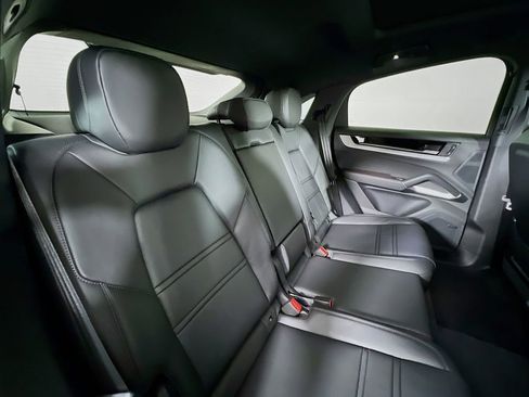 New 2026 Porsche Cayenne Coupe image 29