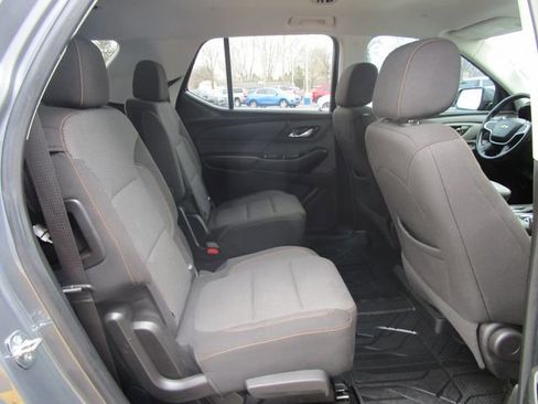 Used 2020 Chevrolet Traverse LT image 24