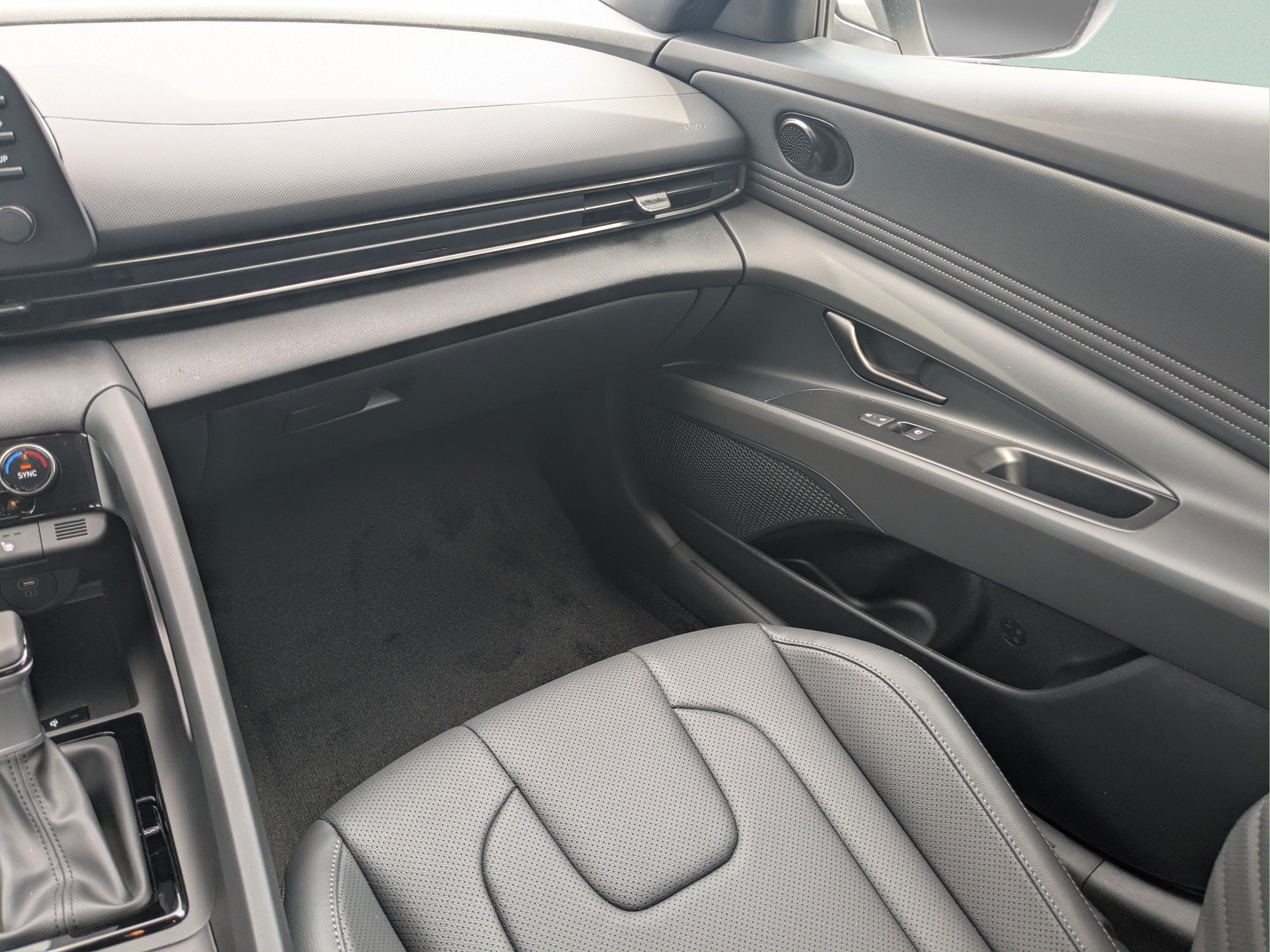 New 2026 Hyundai Elantra SEL Sport FWD image 22