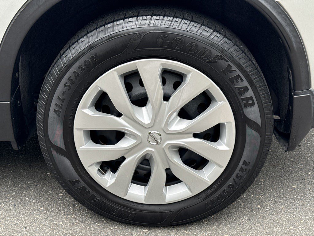 Used 2019 Nissan Rogue S FWD image 11