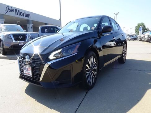 Used 2025 Nissan Altima 2.5 SV FWD image 2