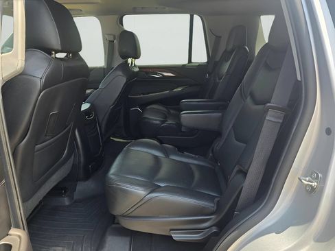 Used 2019 Cadillac Escalade Luxury AWD/4WD image 11