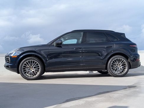 Used 2023 Porsche Cayenne S Platinum AWD/4WD image 2