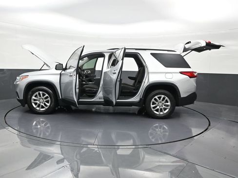 Used 2021 Chevrolet Traverse LT image 34