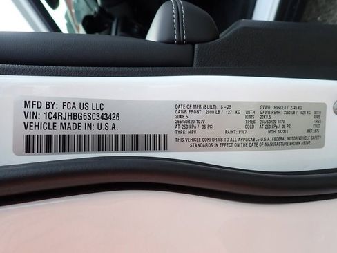 New 2025 Jeep Grand Cherokee Limited w/ Black Appearance Package image 16