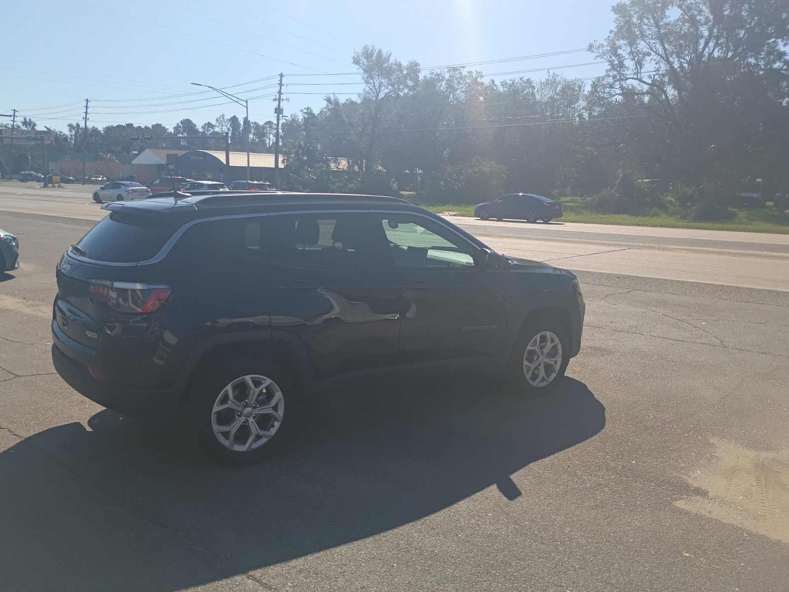 Used 2024 Jeep Compass Latitude AWD/4WD image 5