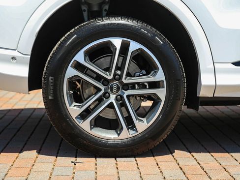 Certified 2025 Audi Q5 Premium w/ Convenience Package AWD/4WD image 9