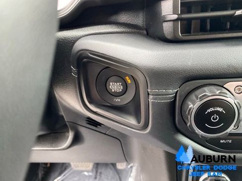 Used 2024 Jeep Wrangler Unlimited Rubicon AWD/4WD image 36