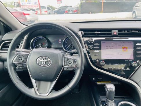Used 2019 Toyota Camry XLE FWD image 17