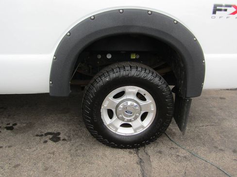 Used 2011 Ford F350 XLT w/ FX4 4X4 Off-Road Pkg image 3
