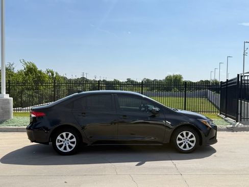 Used 2023 Toyota Corolla LE FWD image 5