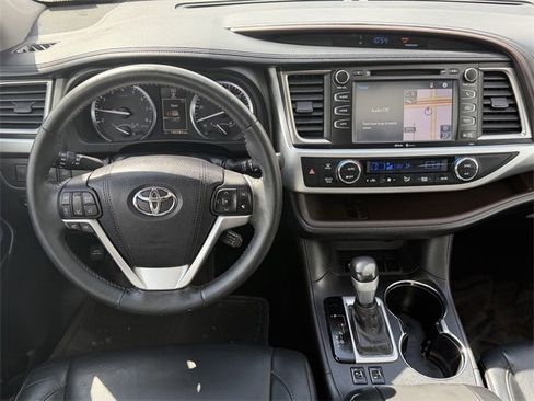 Used 2015 Toyota Highlander XLE image 10