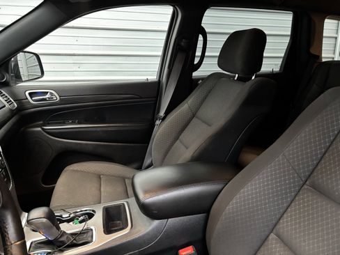 Used 2019 Jeep Grand Cherokee Laredo image 21