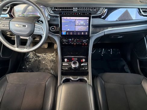 Used 2023 Jeep Grand Cherokee Trailhawk image 12