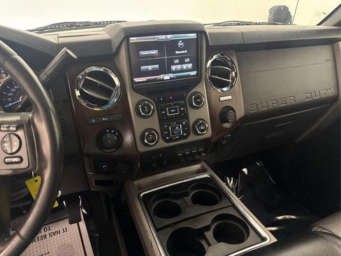 Used 2015 Ford F250 Lariat w/ Lariat Ultimate Package AWD/4WD image 36