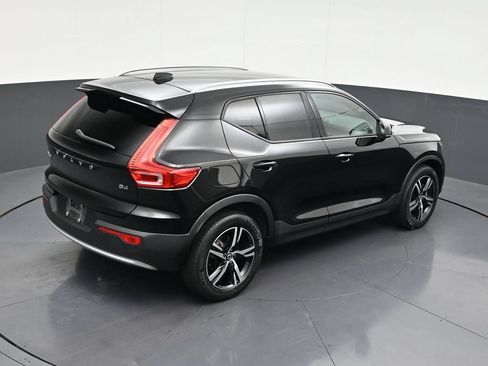 Used 2023 Volvo XC40 B4 Core FWD image 22