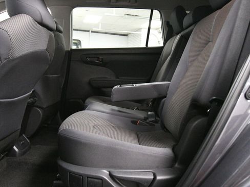 Certified 2024 Toyota Corolla Cross LE image 19