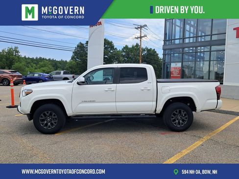 Used 2023 Toyota Tacoma SR5 AWD/4WD image 2
