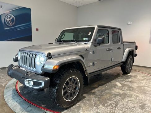 Used 2020 Jeep Gladiator Overland image 2