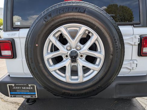Used 2023 Jeep Wrangler Sport AWD/4WD image 13