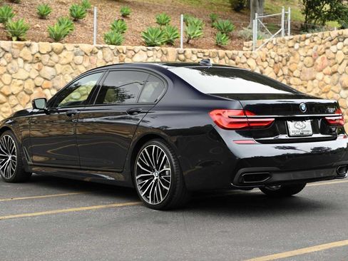 Used 2019 BMW 750i w/ M Sport Package RWD image 4