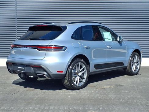Certified 2025 Porsche Macan image 27