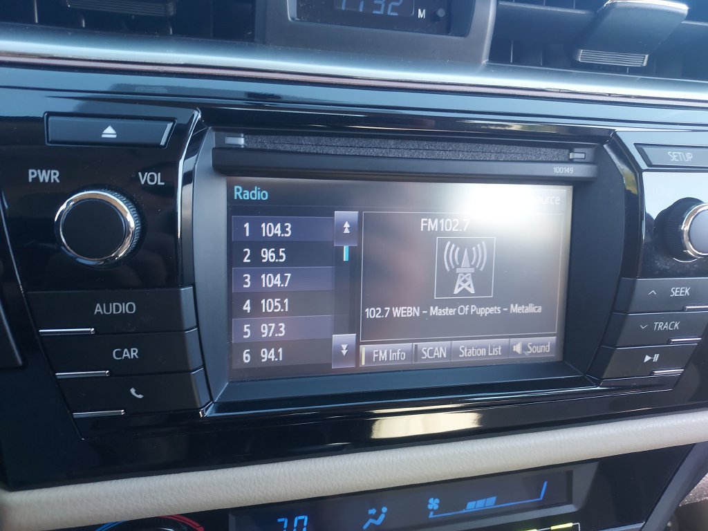 Used 2014 Toyota Corolla LE FWD image 17