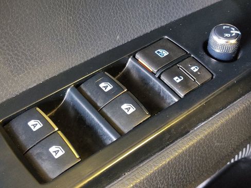 Used 2018 Toyota Camry XSE FWD image 27