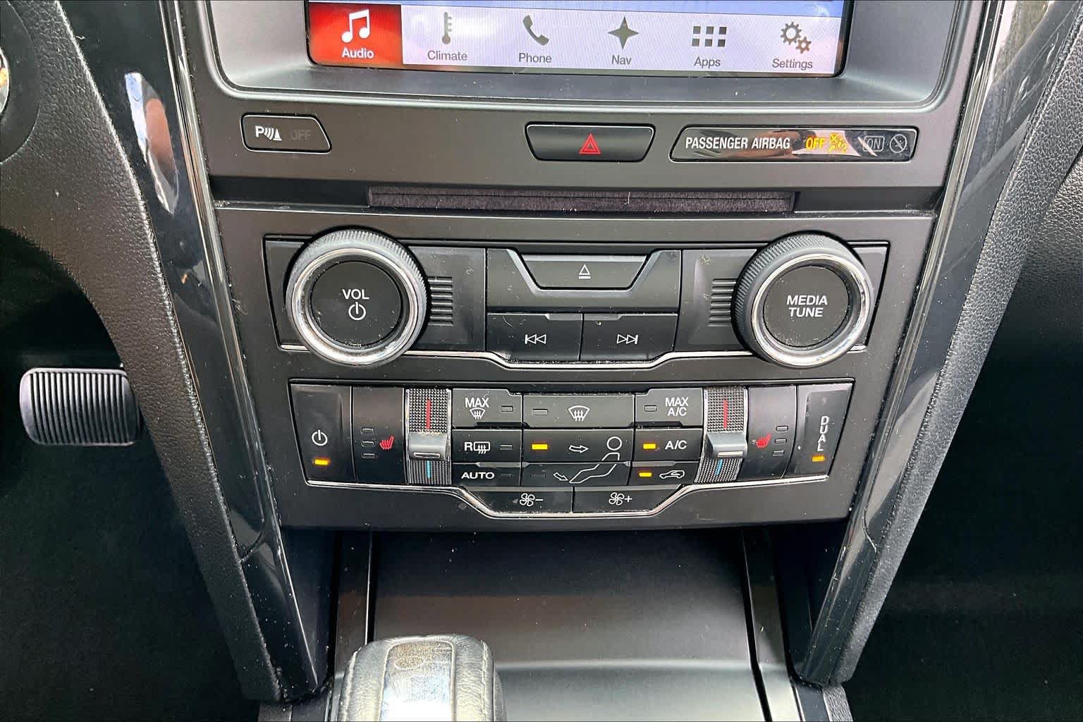 Used 2017 Ford Explorer XLT w/ Equipment Group 202A FWD image 31