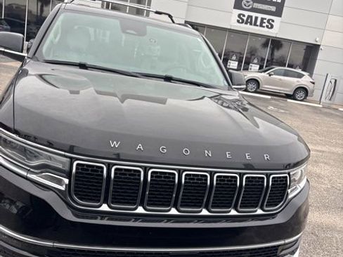 Used 2023 Jeep Wagoneer Base w/ Premium Group I image 2