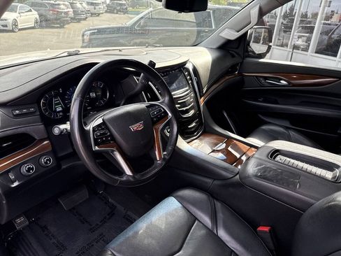 Used 2018 Cadillac Escalade Luxury AWD/4WD image 31