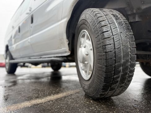 Used 2014 Ford E-250 and Econoline 250 w/ Power Group image 32