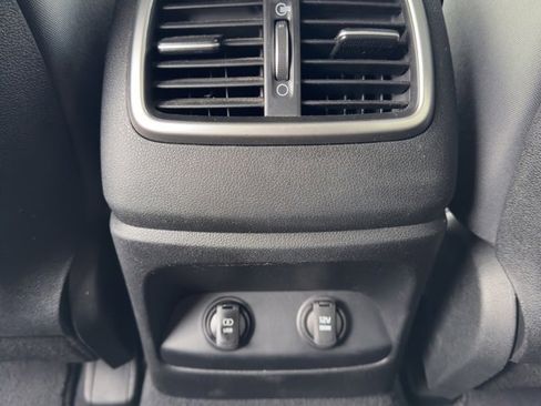 Used 2019 Kia Sorento LX image 16