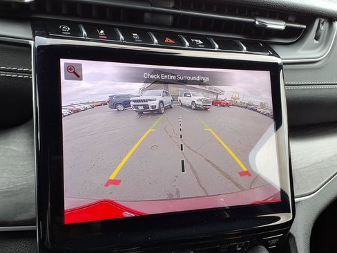 Used 2023 Jeep Grand Cherokee L Limited AWD/4WD image 15
