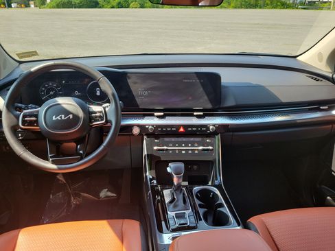 Used 2024 Kia Carnival SX Prestige FWD image 19