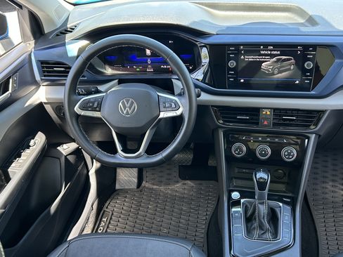 Used 2023 Volkswagen Taos SE w/ Panoramic Sunroof Package FWD image 12